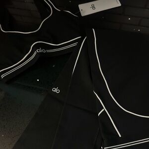 Alo Yoga Airbrush High-Waist Heart Throb Leggings – Brand New XS